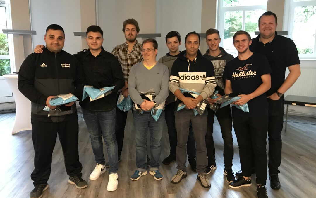 Trikots für verdiente Schiris